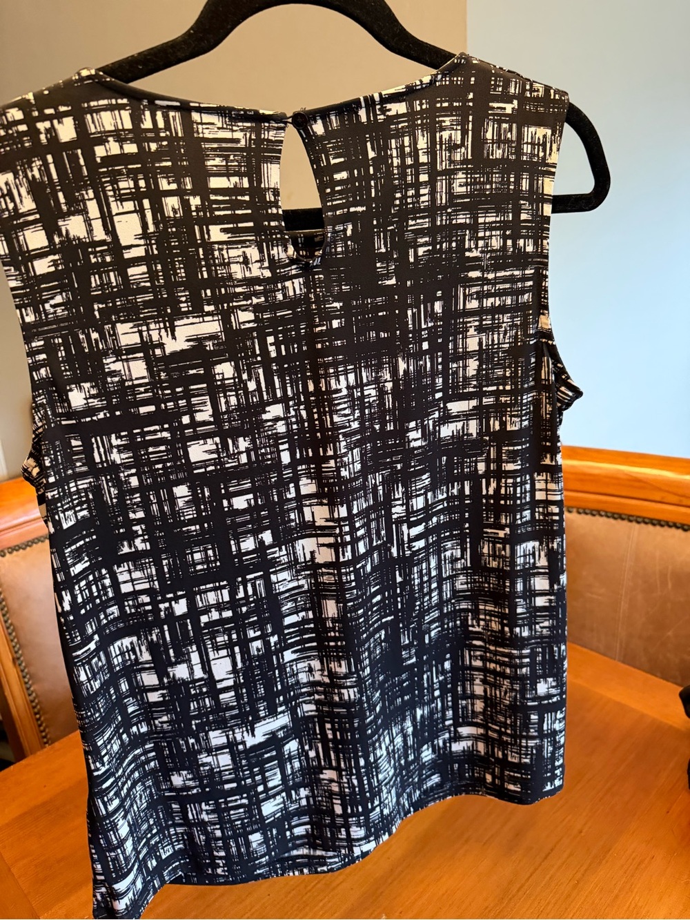 Jones New York Black and White Abstract Print Shell - Picture 5 of 9